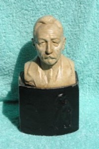 Photo of bust Troelstra